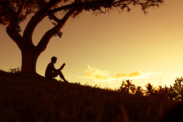 求一篇英语演讲稿 不要太难 四年级的 能一分钟说完的