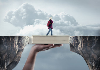 社区居委会依据国家法律法规和政策