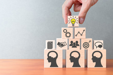 求一篇英语演讲稿 不要太难 四年级的 能一分钟说完的