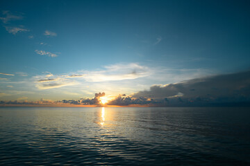 社区居委会依据国家法律法规和政策